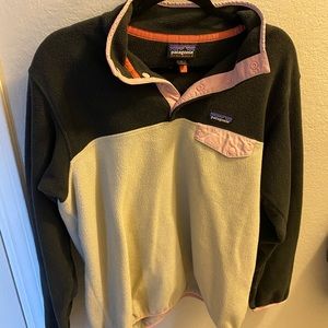 Women’s Patagonia sweatshirt